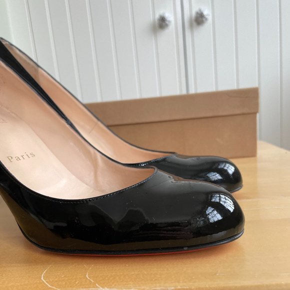 Iconic Christian Louboutin Red Sole High Heel - Picture 9 of 15